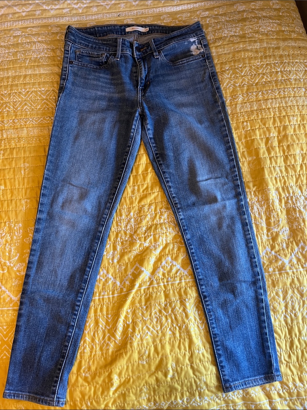 Levi's Women's Skinny Jeans in Medium Blue Denim